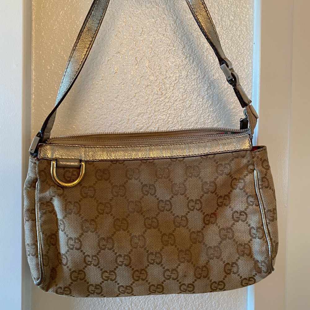 Used Authentic Gucci small clutch/purse.